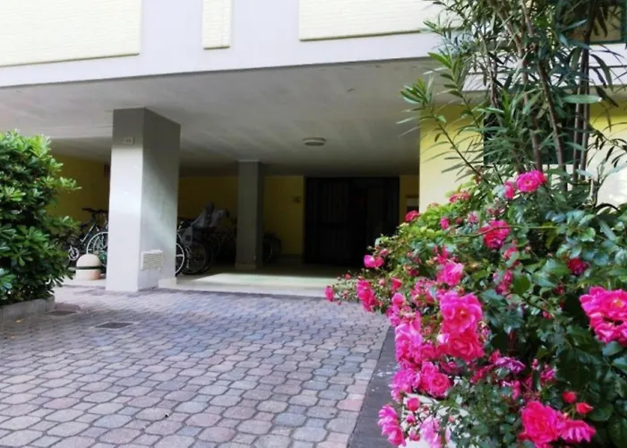 Bright Flat Just Steps From Apartman