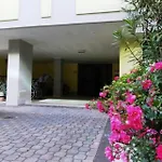 Bright Flat Just Steps From Апартаменты