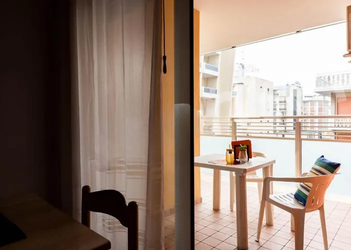 Bright Flat Just Steps From Daire *