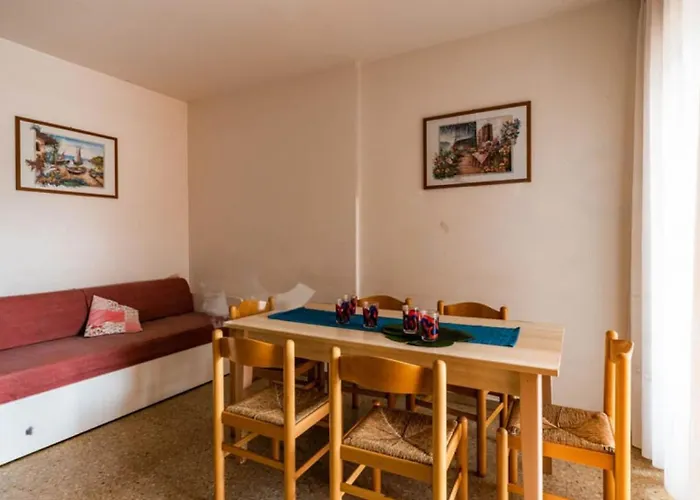 Bright Flat Just Steps From Апартаменты Бибионе